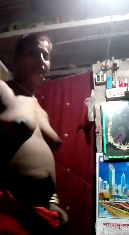 Cheating desi bhabhi nude photos shared with devar 4