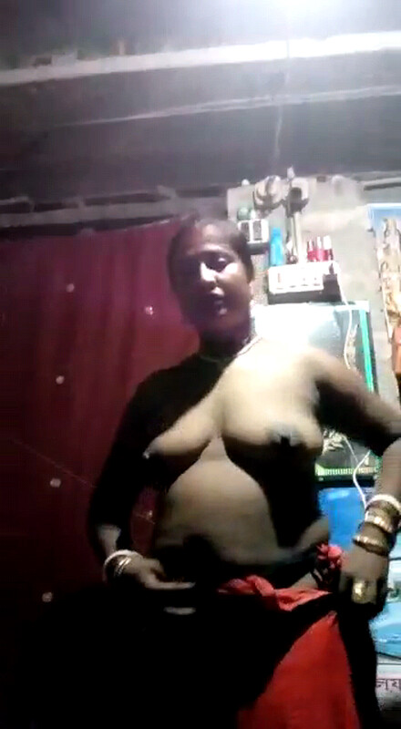 Cheating desi bhabhi nude photos shared with devar 5