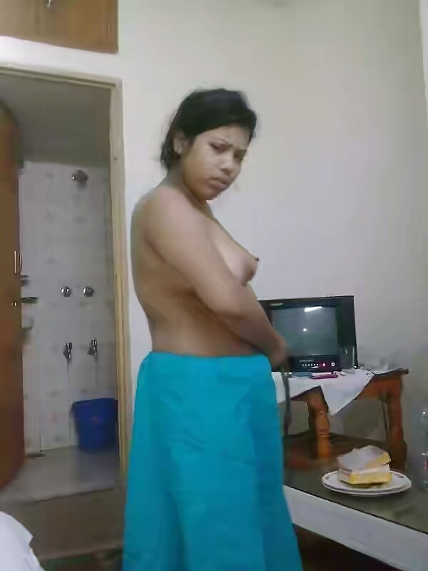 Cheating Desi wife pics of nudity 1