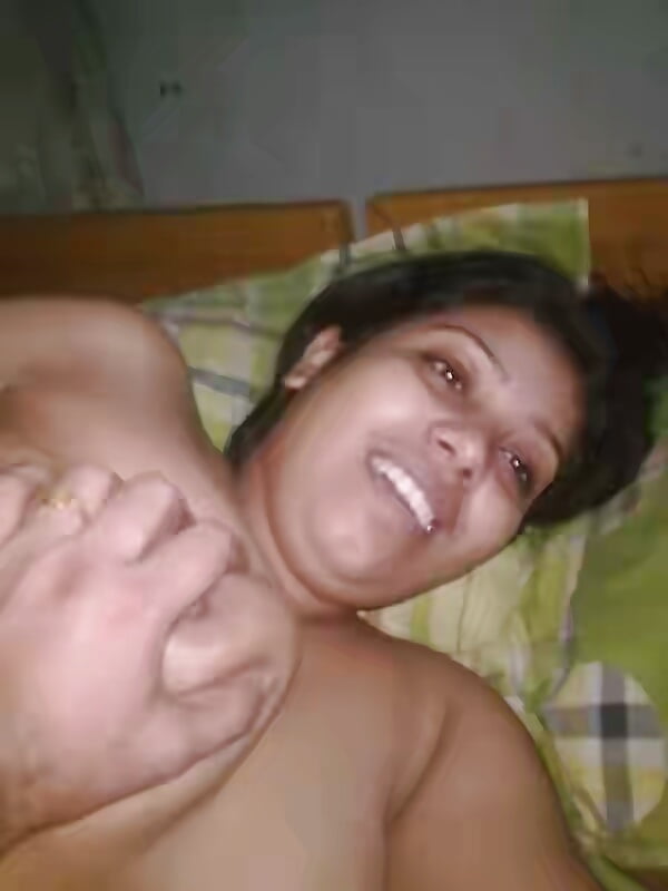 Cheating Desi wife pics of nudity 4