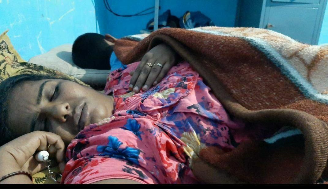 Chennai housewife boobs sucking by husband 8