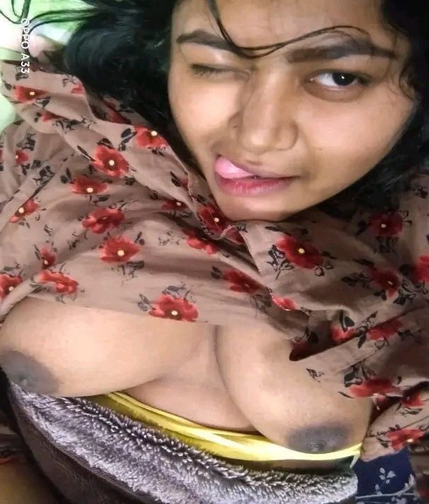 Chubby Desi bhabhi nude boobs showing pics 3