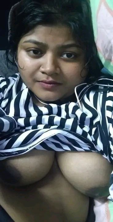 Chubby Desi bhabhi nude boobs showing pics 6