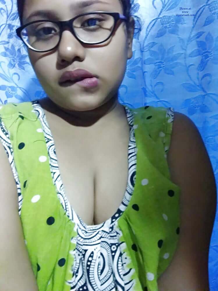Chubby girl nude photos shared online 10
