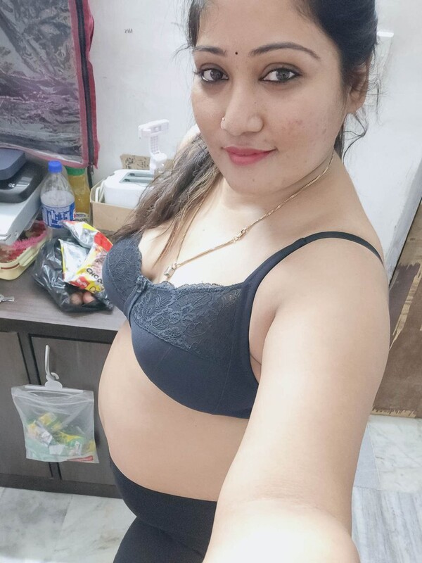 Chubby Indian beauty naked selfie photos uploaded 4