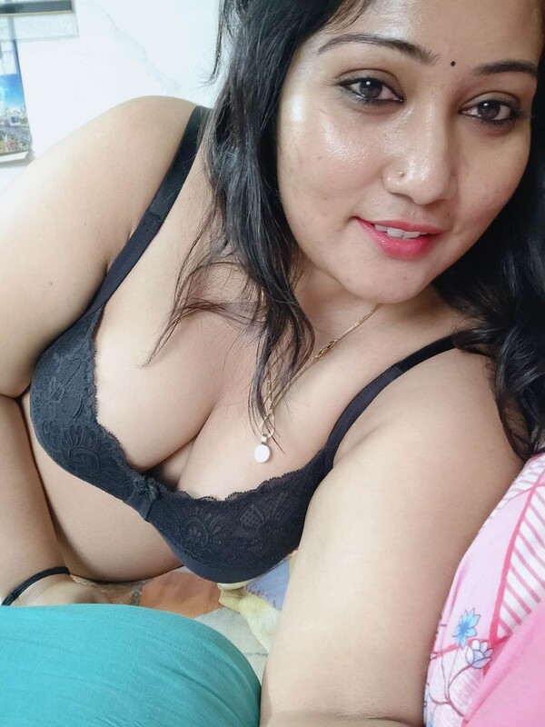 Chubby Indian beauty naked selfie photos uploaded 5