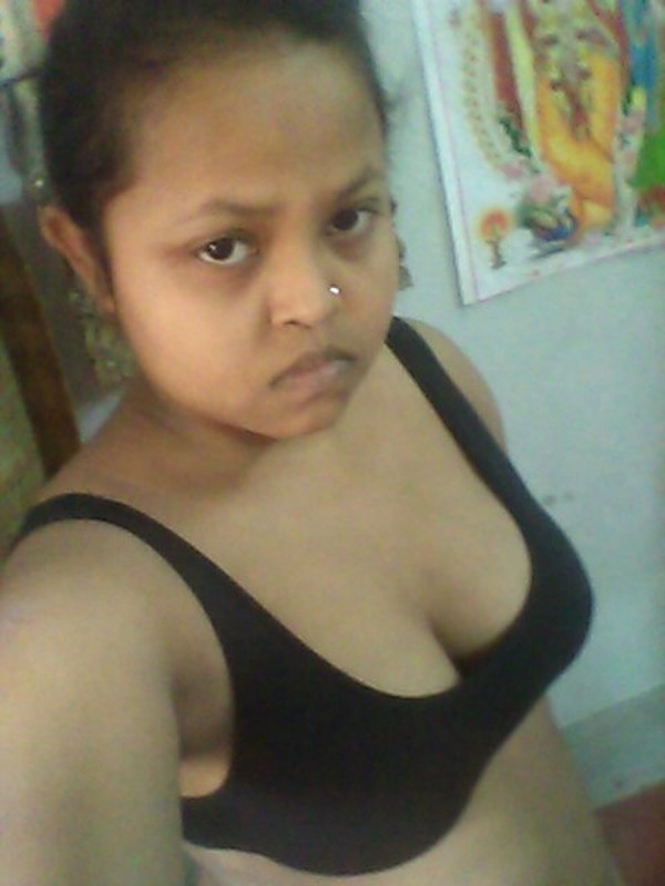 Chubby Indian girlfriend nude posing photos 3