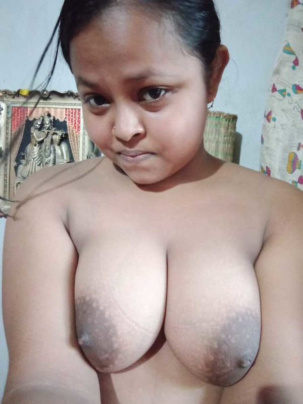 Chubby Indian girlfriend nude posing photos 8