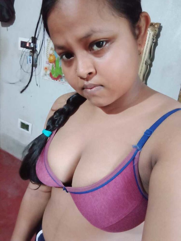 Chubby Indian girlfriend nude posing photos 9