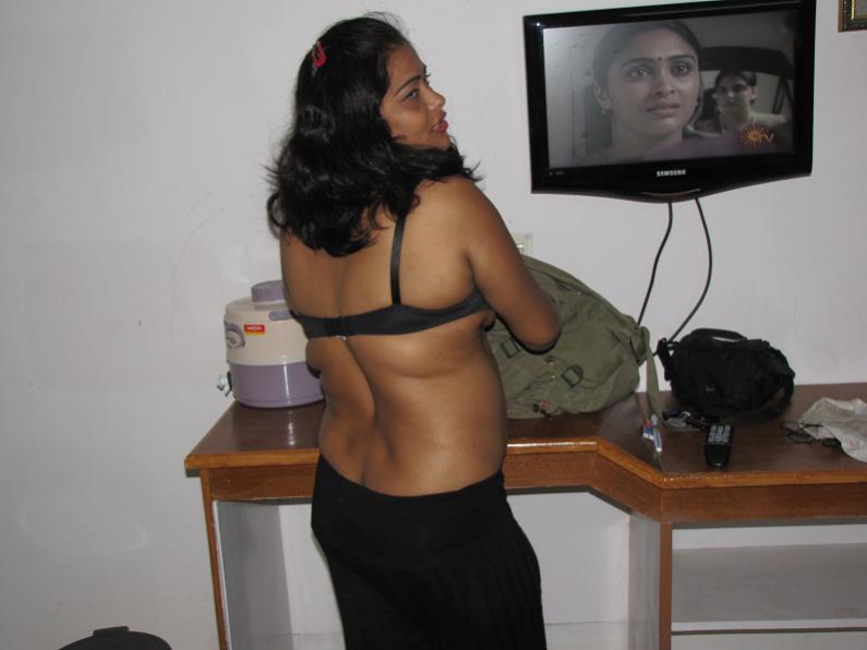 Chubby Indian MILF pics for MILF lovers 3