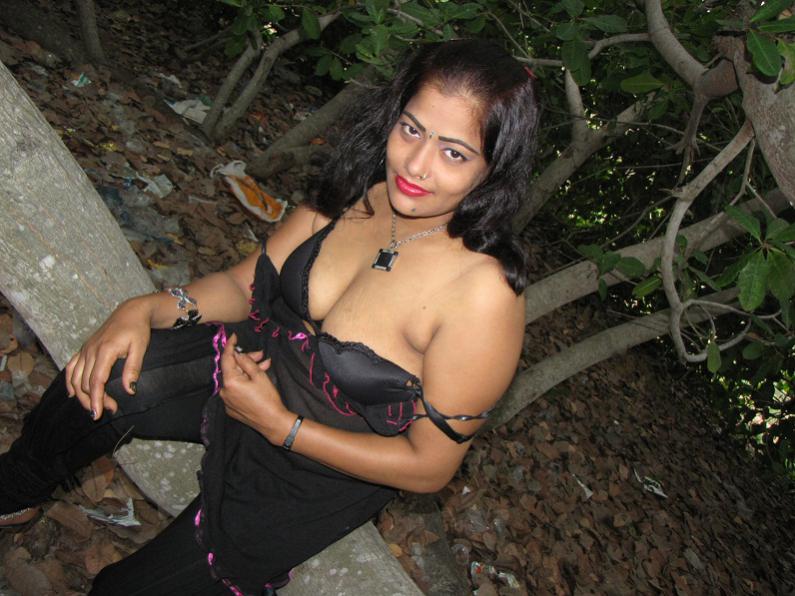 Chubby Indian MILF pics for MILF lovers 5