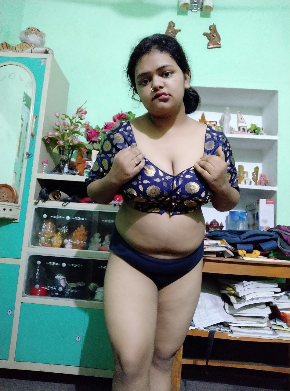 Chubby Indian slut fingering her horny pussy 2