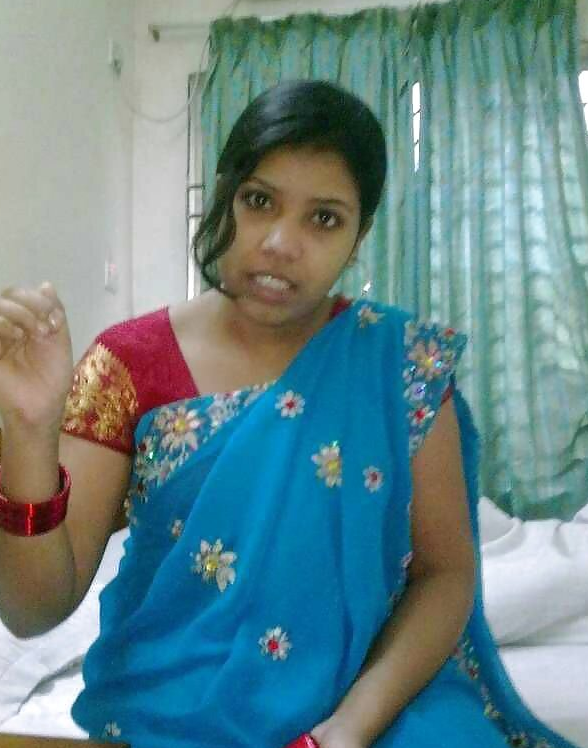 Chubby nude Indian wife goes naked in a hotel room 2
