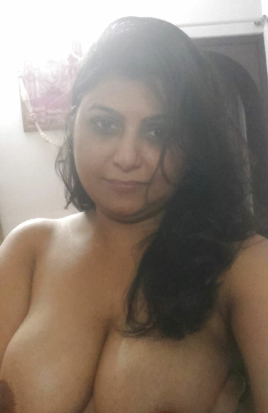 Chubby Punjabi wife nude pics 2