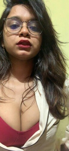 Classy Indian girl showing huge milk tankers 1