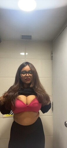 Classy Indian girl showing huge milk tankers 2