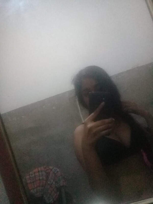 Classy Srilankan girl hot boobs and pussy show 3