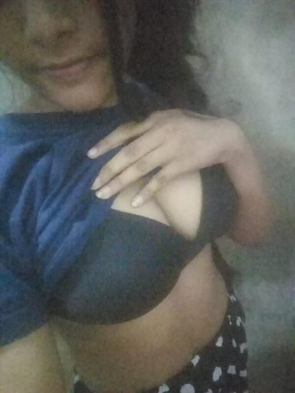 Classy Srilankan girl hot boobs and pussy show 4