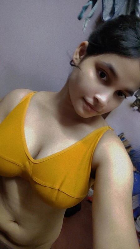 Close up pussy showing of cute desi girl in bra 1