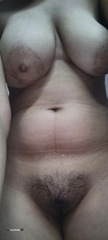 Close up pussy showing of cute desi girl in bra 4