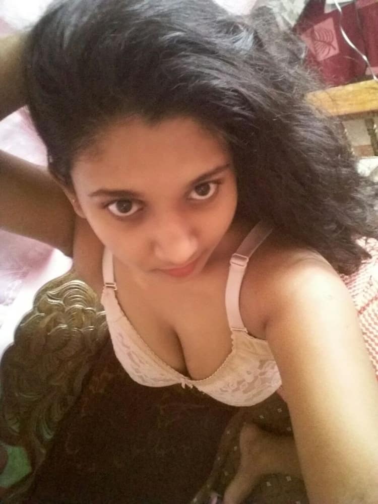 College girl leaked Desi nude pics 6