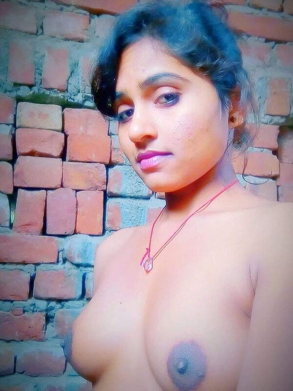 College girl removing bra and nude photos 4