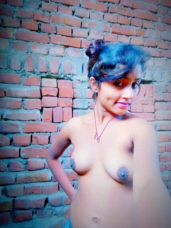 College girl removing bra and nude photos 5