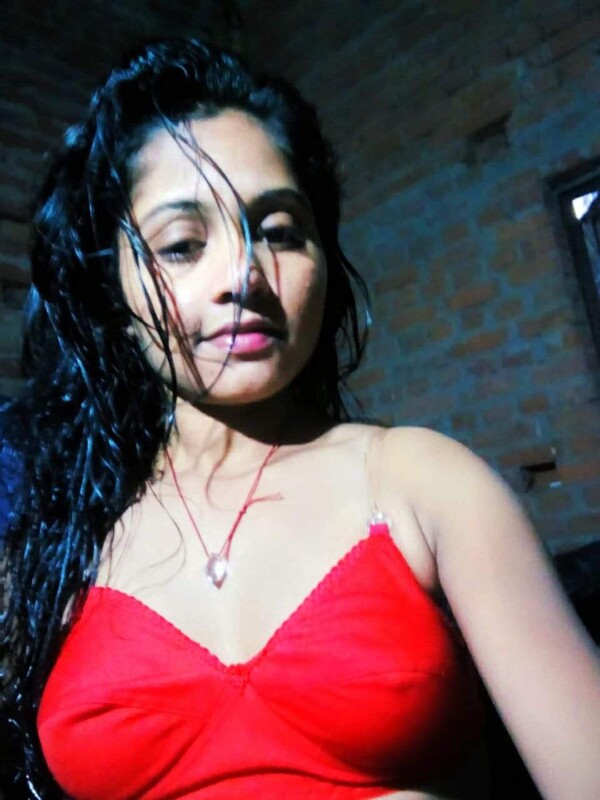 College girl removing bra and nude photos 7