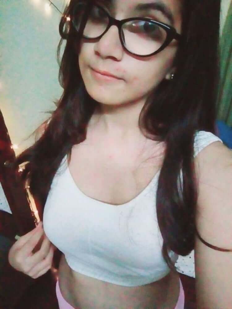 College girl’s cute teen boobs pics 5