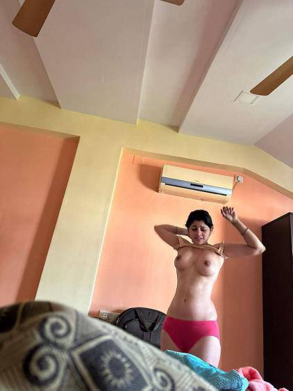 Cuckold friend sexy wife caught topless at home 6