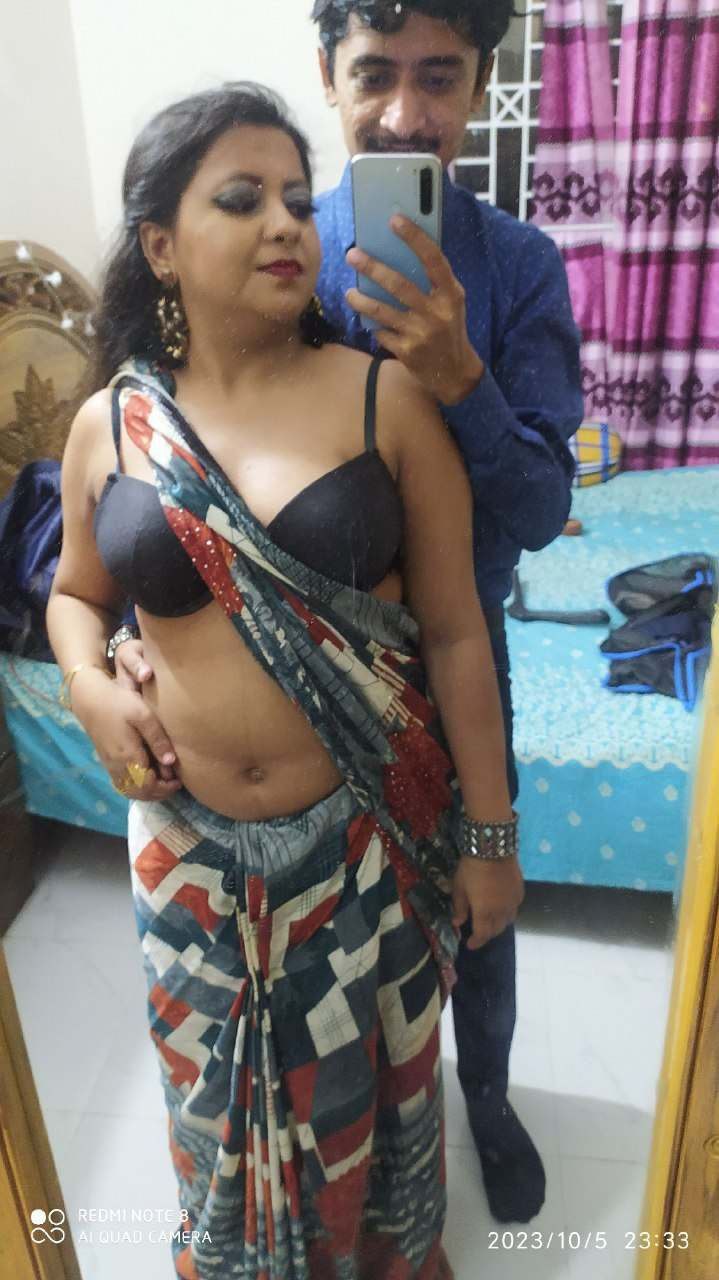 Cuckold hubby sharing wife and threesome pics 4