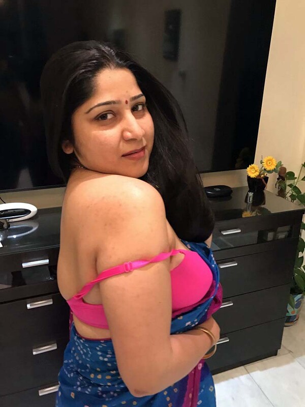 Cum on face blowjob aunty in saree with husband friend 2