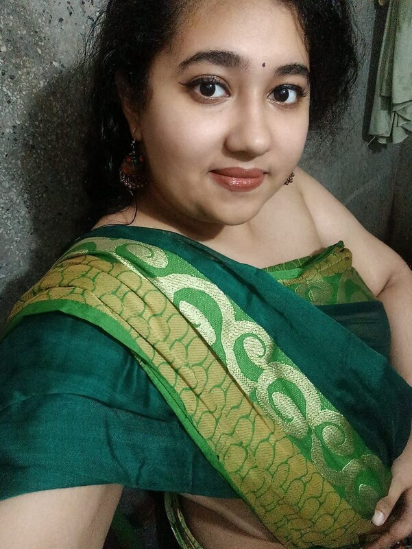 Curly hair desi aunty showing boobs after removing saree 1