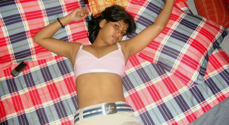 Cute Bangla wife nude pics goes viral 2