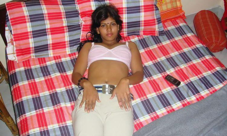 Cute Bangla wife nude pics goes viral 3