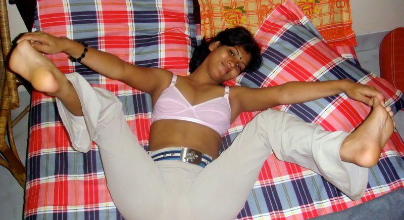Cute Bangla wife nude pics goes viral 6