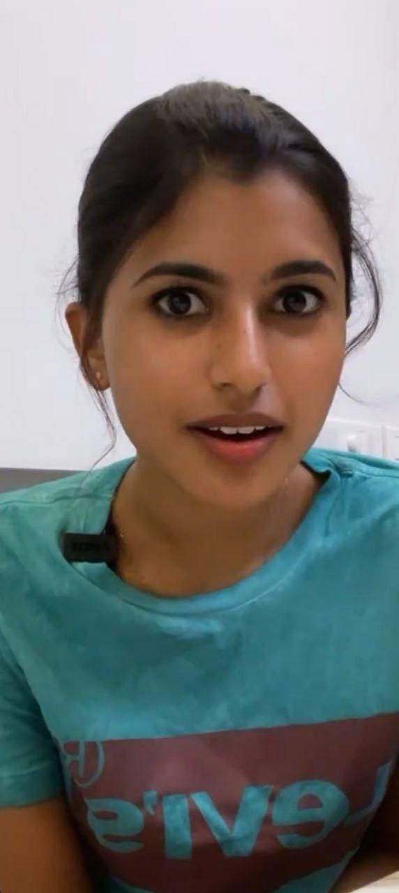 Cute college Indian girl boobs showing selfie 1