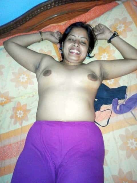 Cute Desi Bhabhi nude pics to arouse your sex mood 3