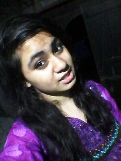 Cute Desi girl pics of topless leaked online 6