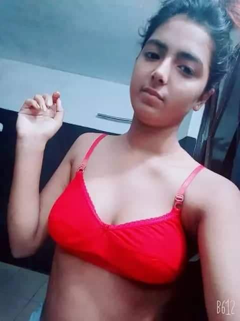 Cute girl nude selfie photos leaked online 15