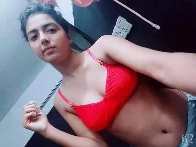 Cute girl nude selfie photos leaked online 3