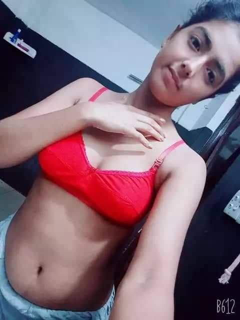 Cute girl nude selfie photos leaked online 6