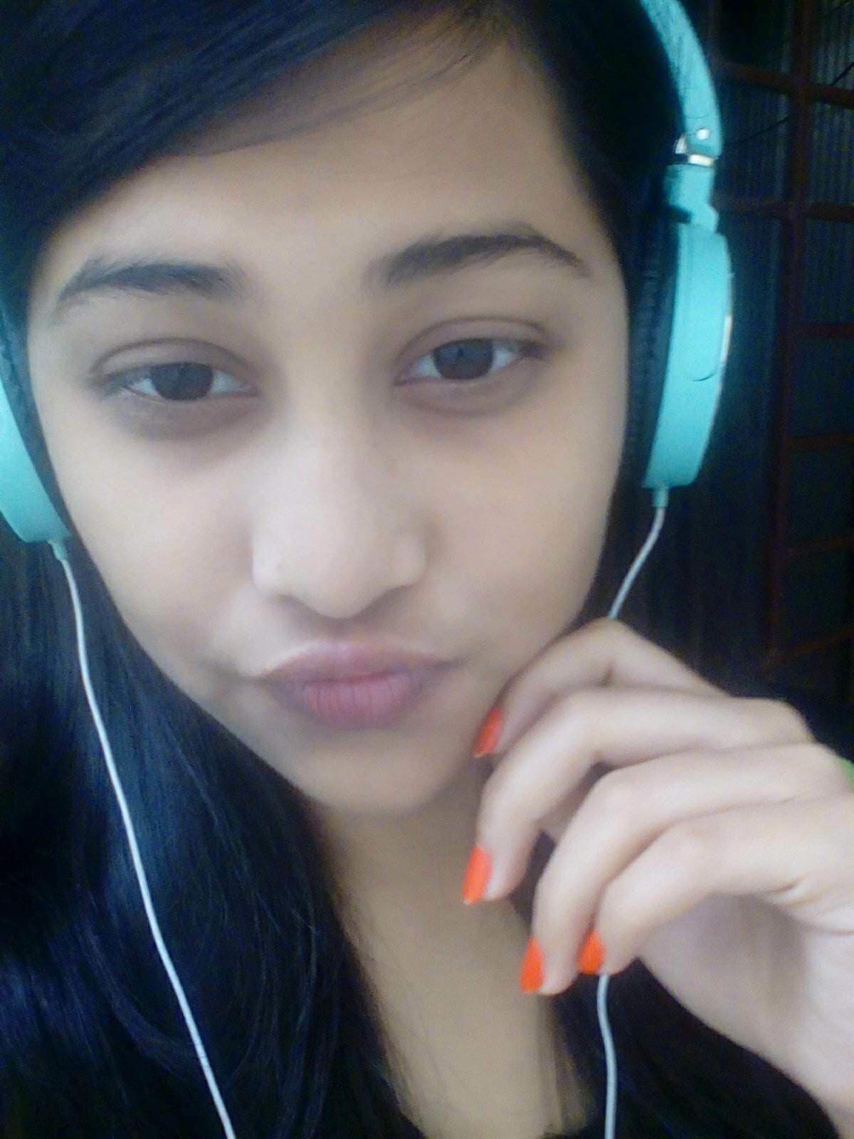 Cute girl nude selfies to make your dick erect in seconds 12