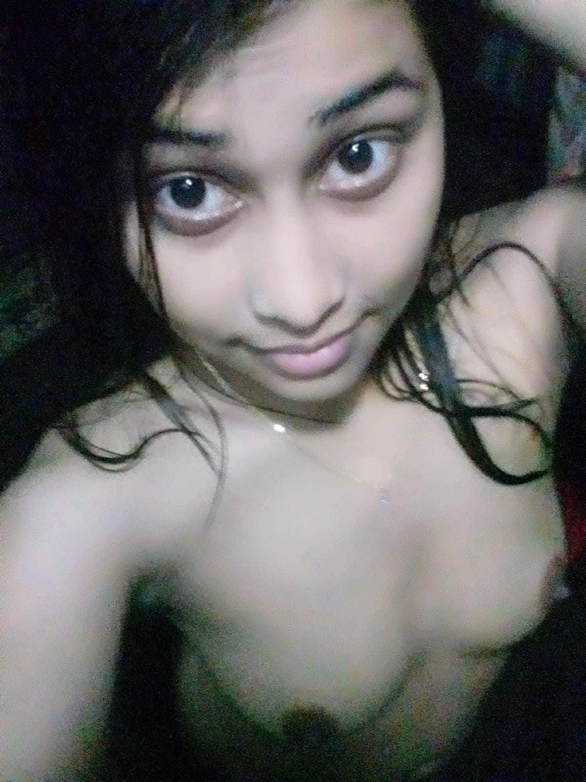 Cute girl nude selfies to make your dick erect in seconds 9