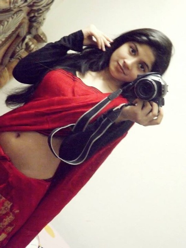 Cute girl stripping saree and nipple slip pic 1