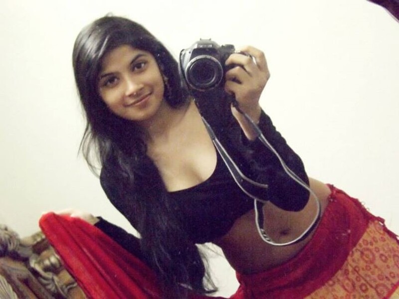 Cute girl stripping saree and nipple slip pic 2