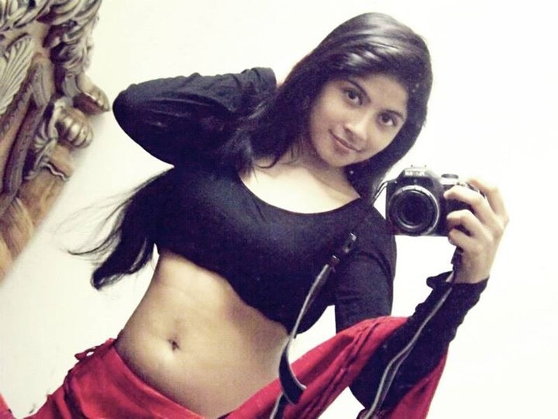 Cute girl stripping saree and nipple slip pic 3