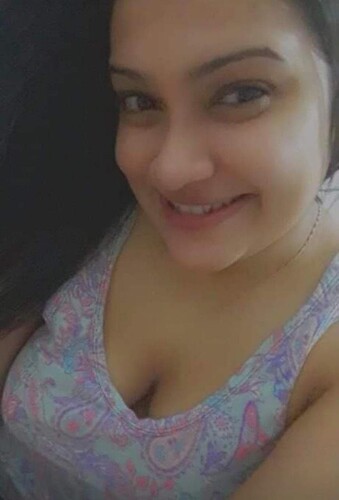 Cute Goan girl boobs showing with smiling face 4