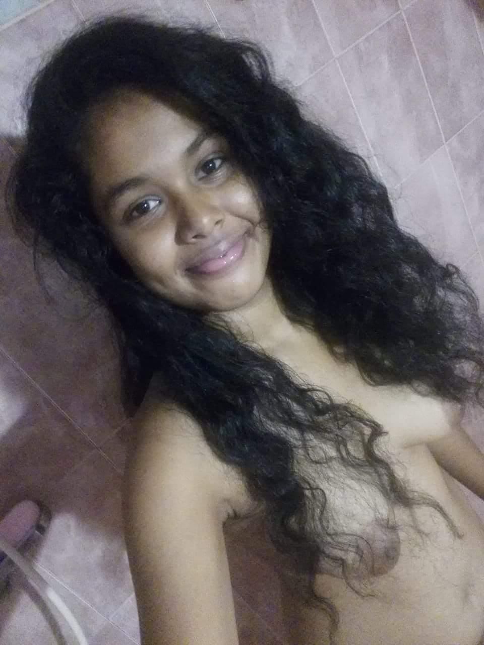 Cute Indian beauty nude selfies 3