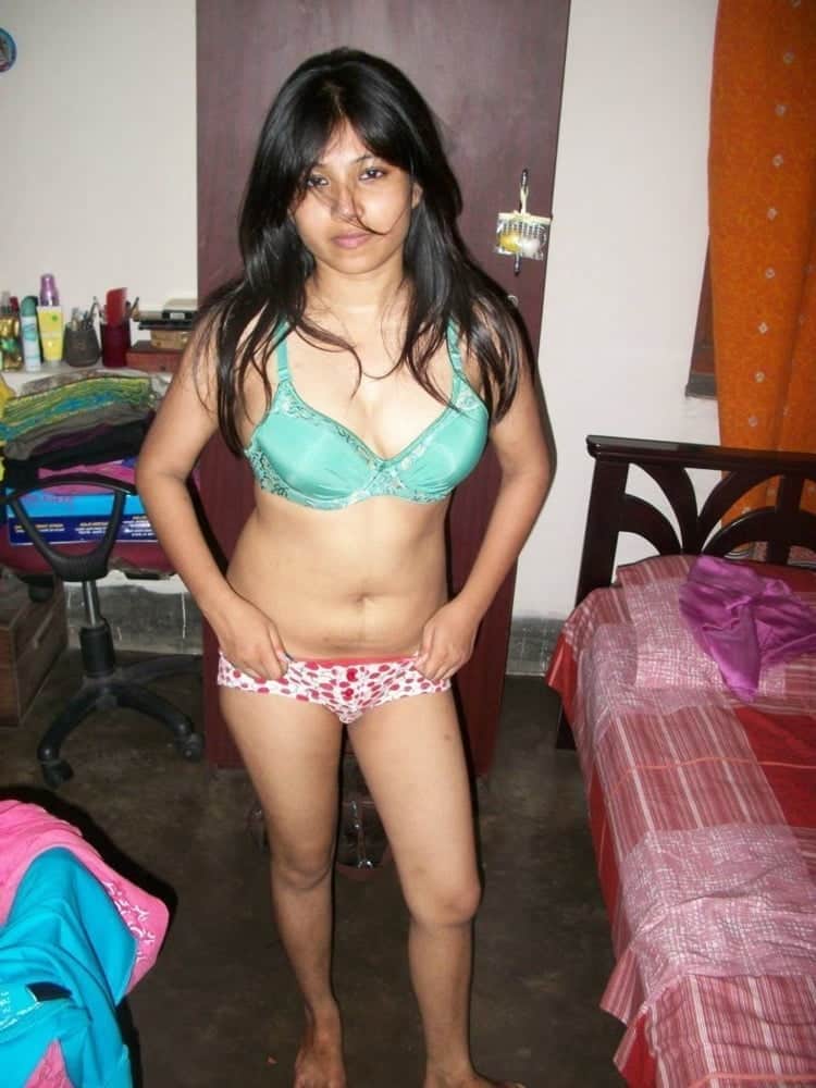 Cute Indian girl blowjob pics 2